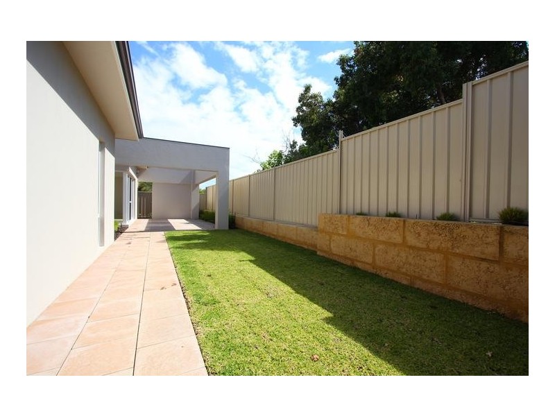 4/9 Bridges Rd, Melville WA 6156