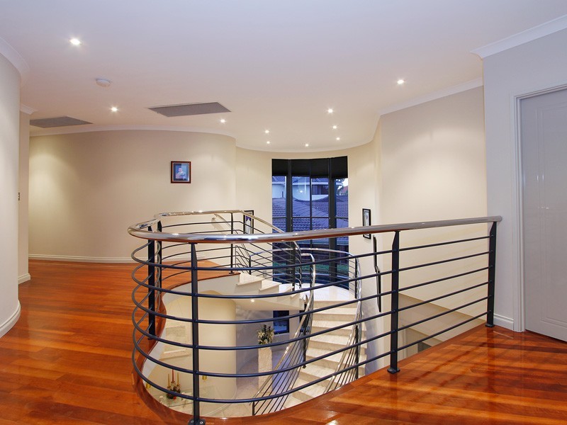 6 Warragoon Crescent, Attadale WA 6156