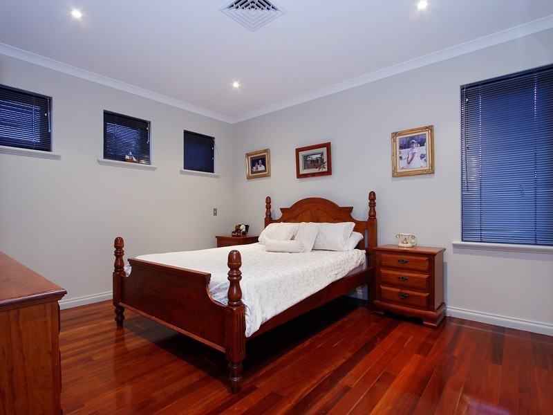 6 Warragoon Crescent, Attadale WA 6156