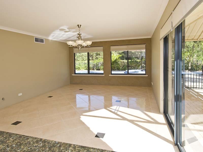 110 Bennett Drive, Canning Vale WA 6155