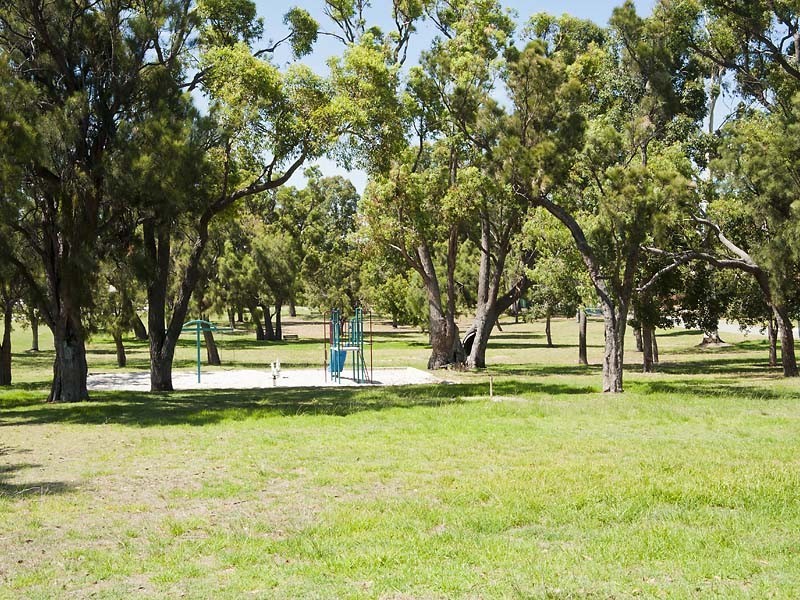 2 Thorman Place, Booragoon WA 6154