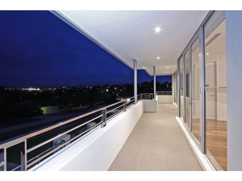 53 Williams Rd, Melville WA 6156