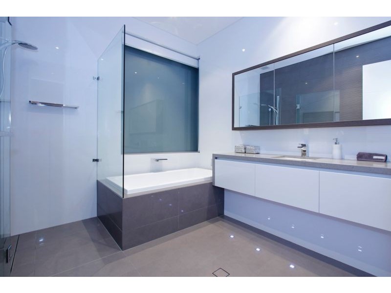 53 Williams Rd, Melville WA 6156