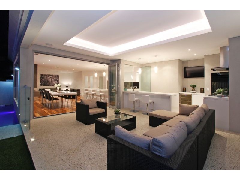 53 Williams Rd, Melville WA 6156