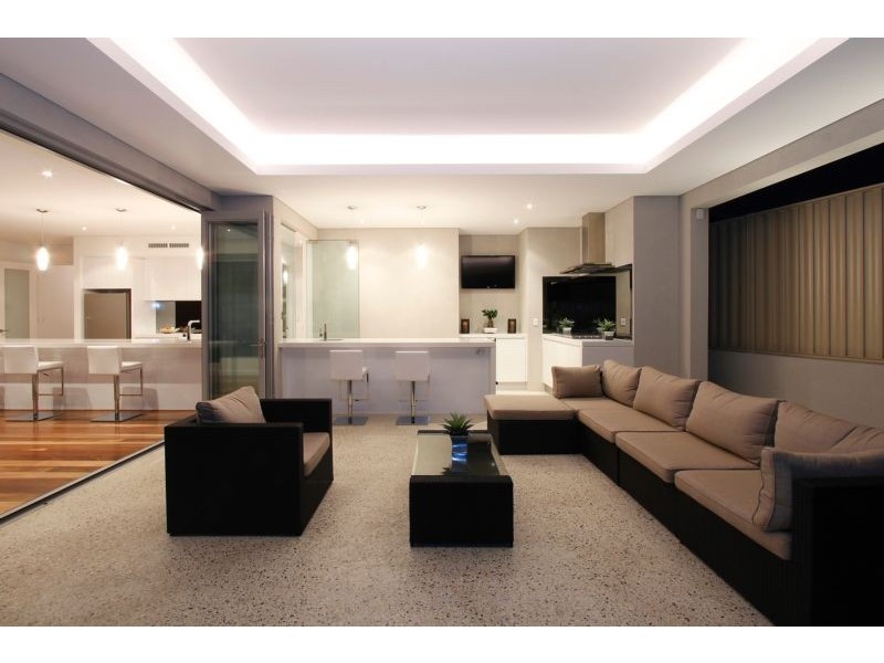 53 Williams Rd, Melville WA 6156