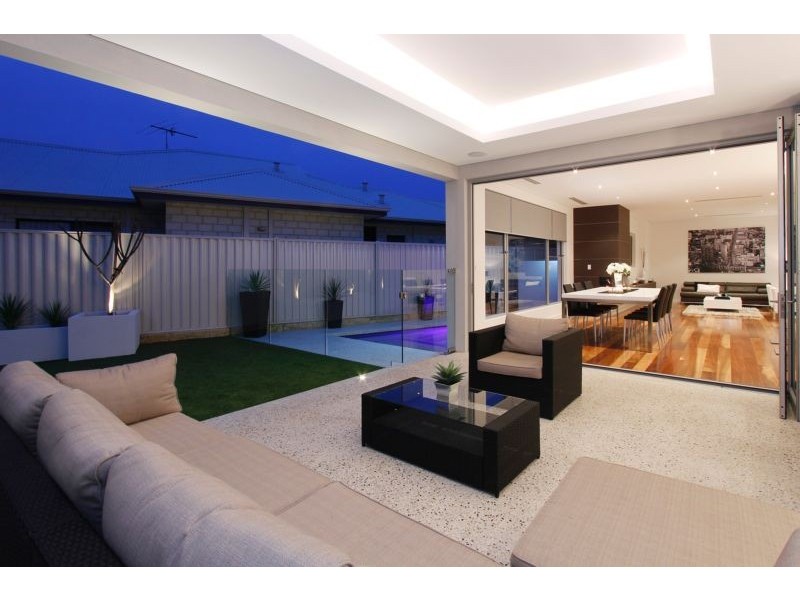 53 Williams Rd, Melville WA 6156