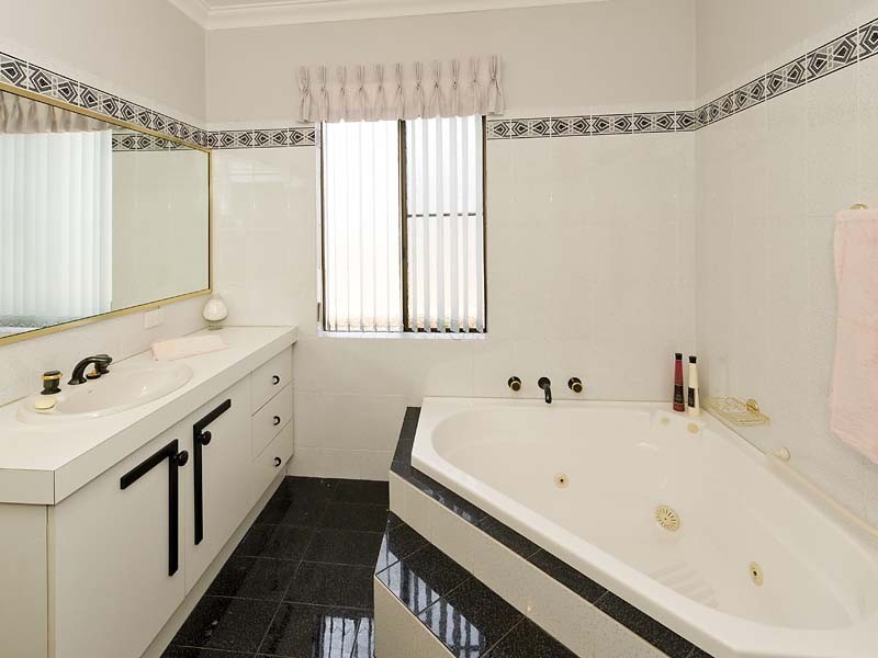 3 Holland Close, Winthrop WA 6150