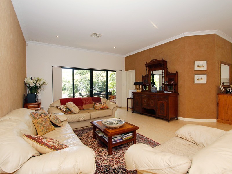 40 McCallum Cres, Ardross WA 6153