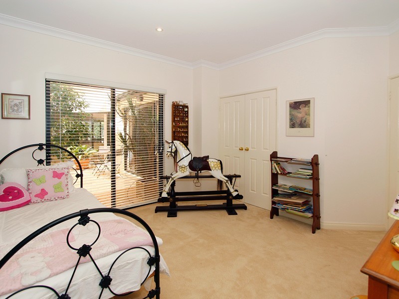 40 McCallum Cres, Ardross WA 6153