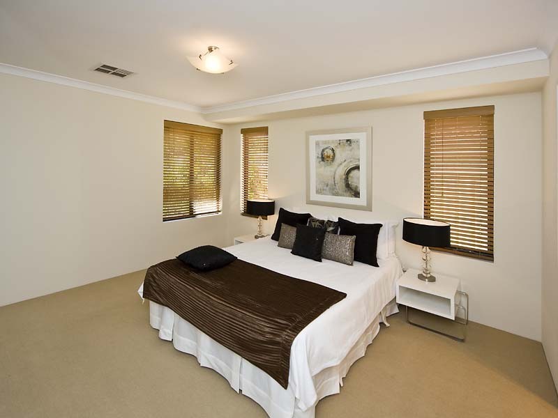 10a Lambert St, Alfred Cove WA 6154