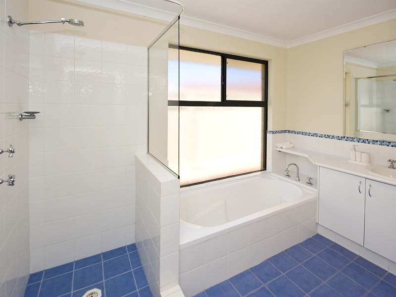 10a Lambert St, Alfred Cove WA 6154