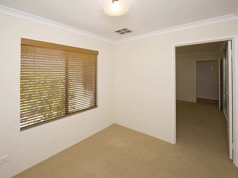 10a Lambert St, Alfred Cove WA 6154