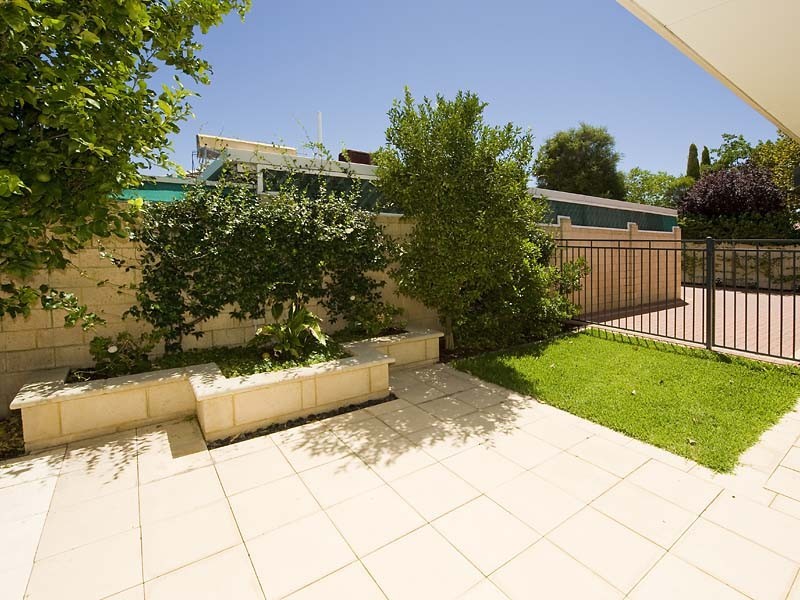 10a Lambert St, Alfred Cove WA 6154