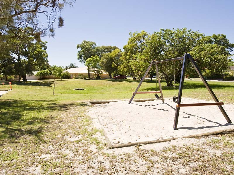 10a Lambert St, Alfred Cove WA 6154