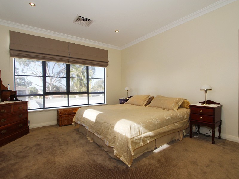 201a Riseley St, Booragoon WA 6154