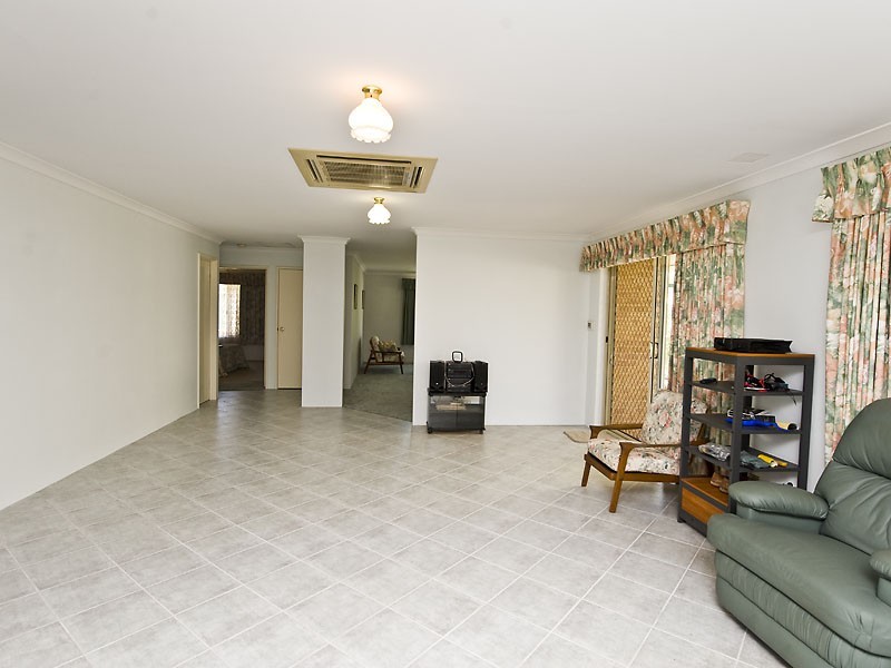 15 Portsea Gardens, Jandakot WA 6164