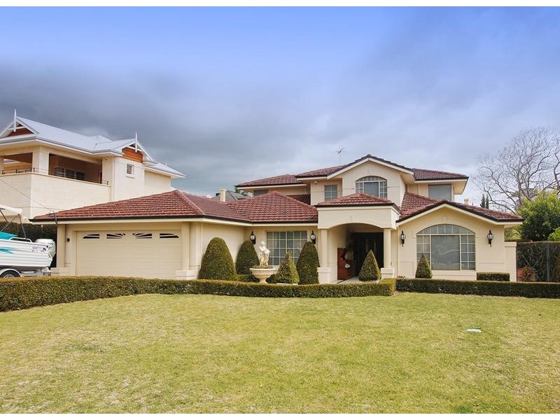 13 Ormond Rd, Attadale WA 6156