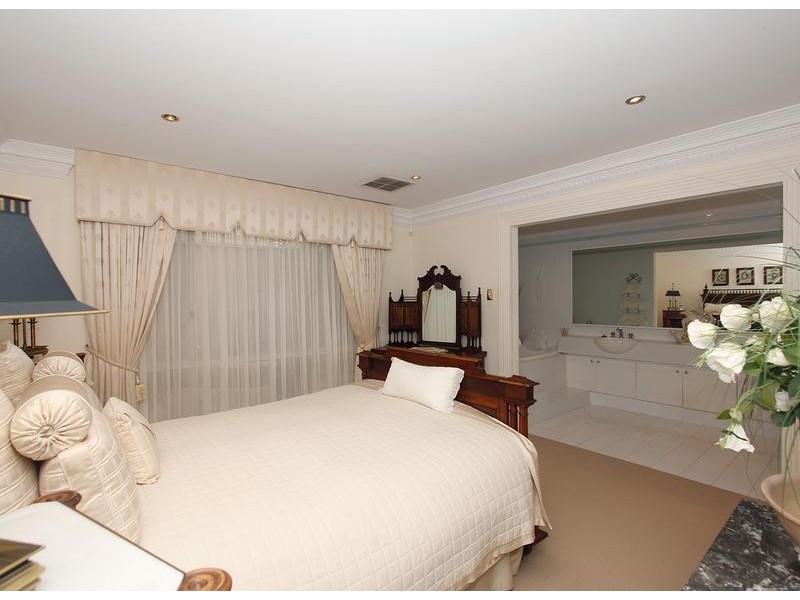 13 Ormond Rd, Attadale WA 6156