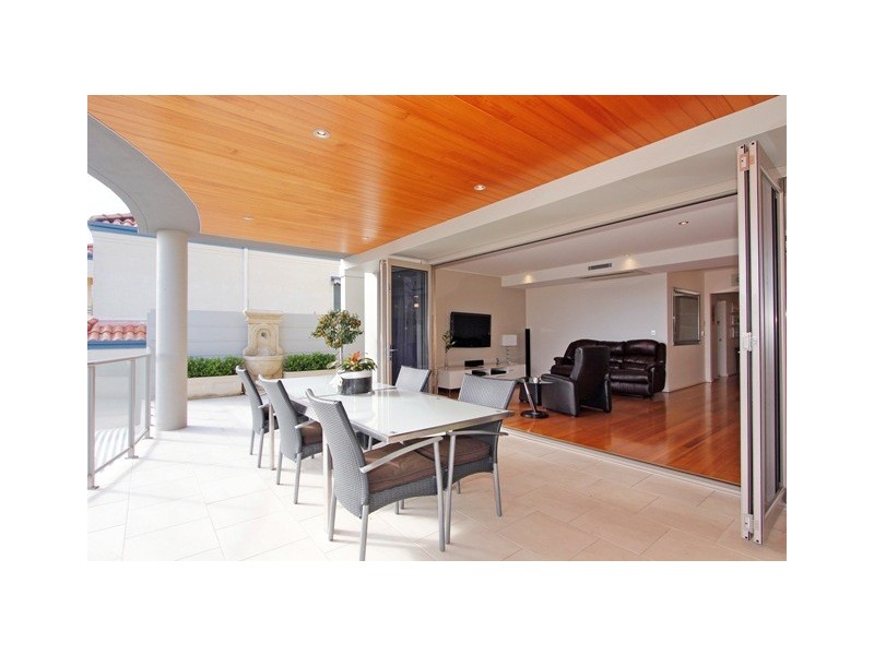 1/13 Tweeddale Rd, Applecross WA 6153