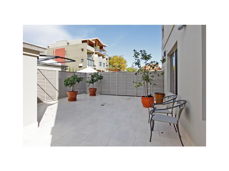 1/13 Tweeddale Rd, Applecross WA 6153