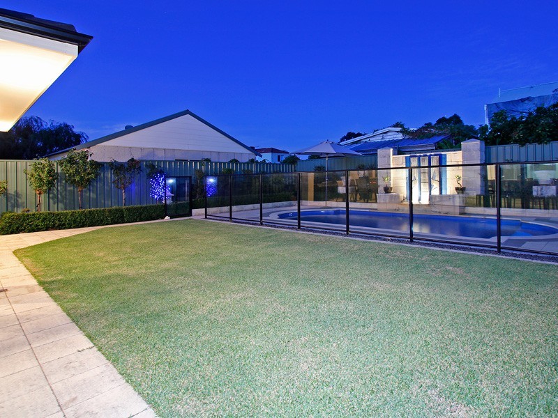 5a Henley Rd, Mount Pleasant WA 6153