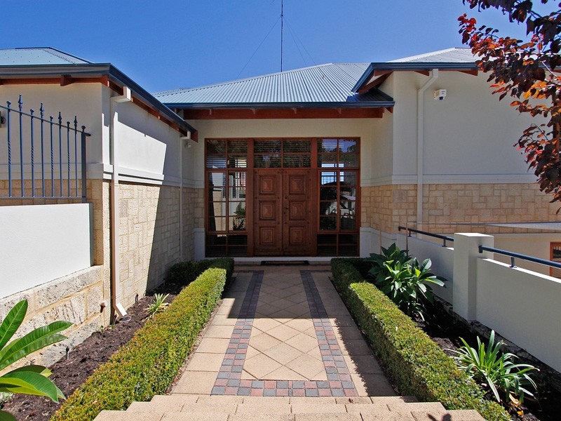7 Barnard St, Alfred Cove WA 6154