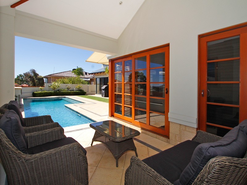 7 Barnard St, Alfred Cove WA 6154