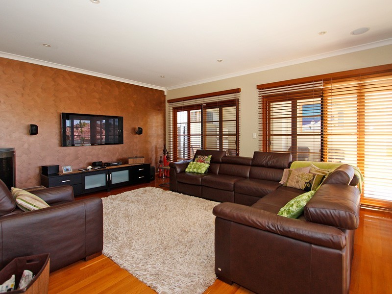 7 Barnard St, Alfred Cove WA 6154