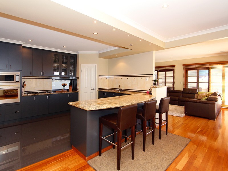 7 Barnard St, Alfred Cove WA 6154