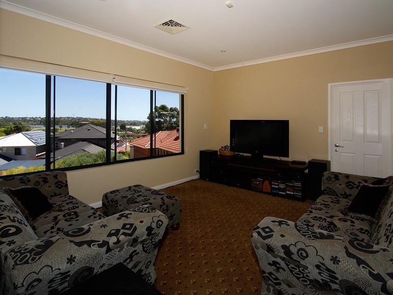 7 Barnard St, Alfred Cove WA 6154