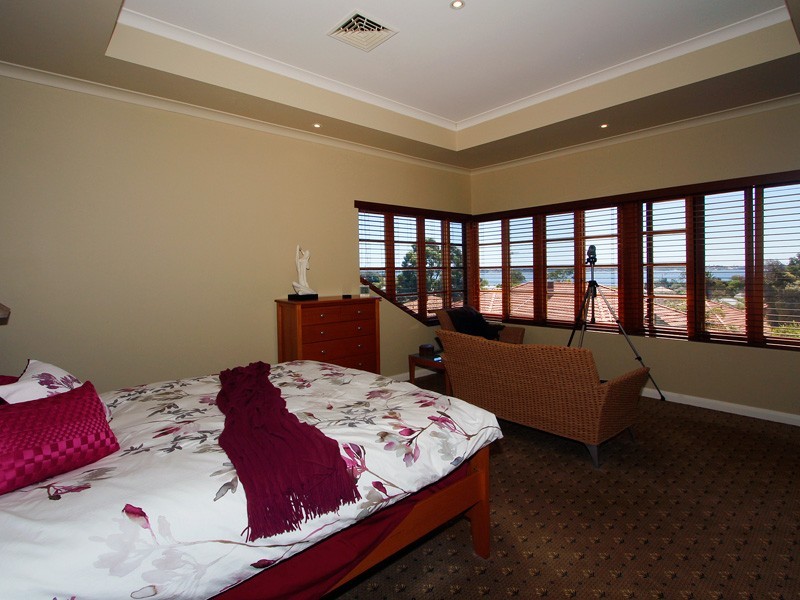 7 Barnard St, Alfred Cove WA 6154