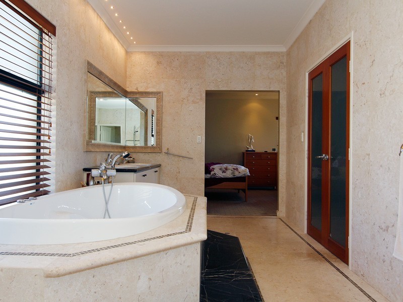 7 Barnard St, Alfred Cove WA 6154