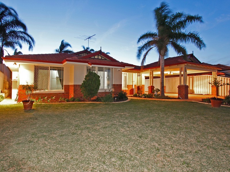 4 Areca Close, Munster WA 6166