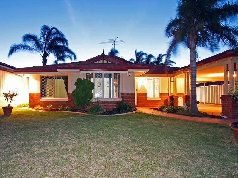 4 Areca Close, Munster WA 6166