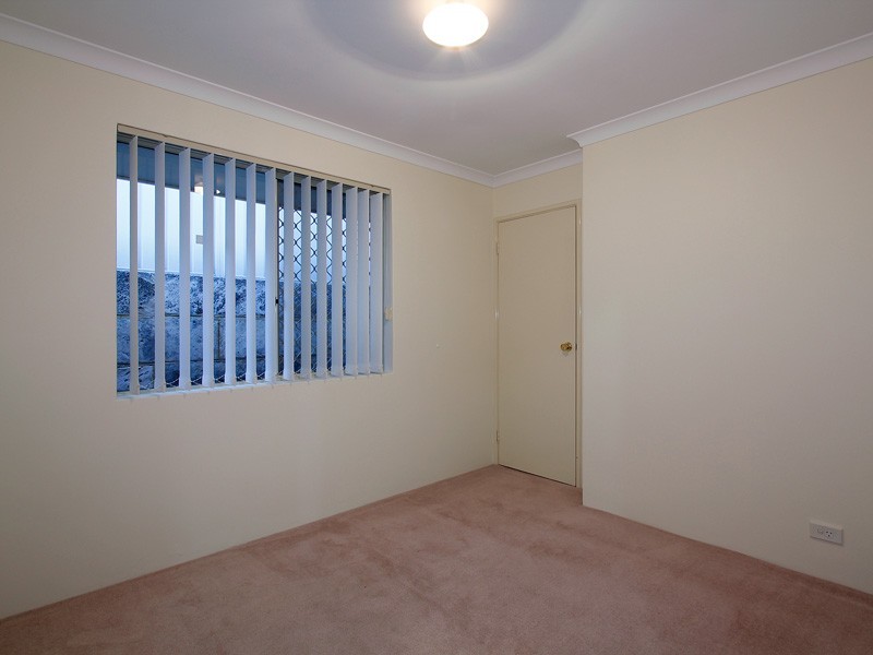 4 Areca Close, Munster WA 6166