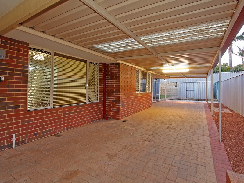4 Areca Close, Munster WA 6166