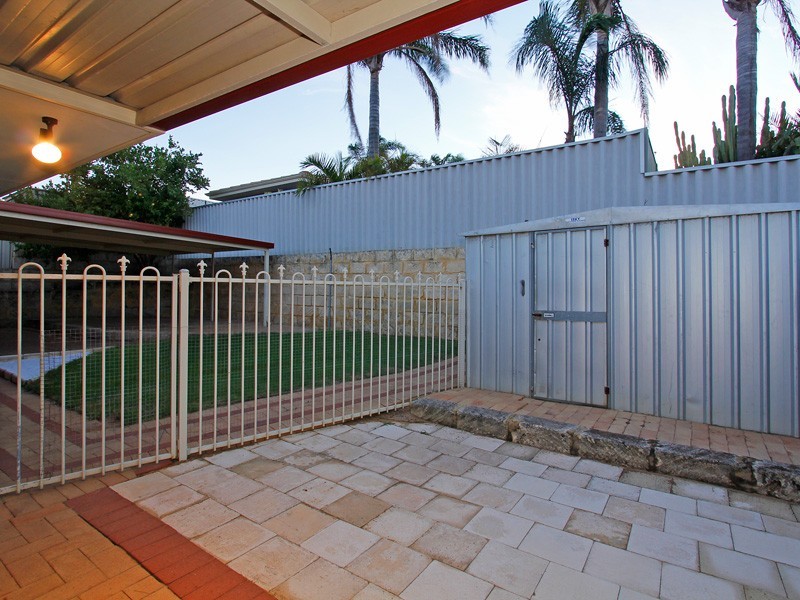4 Areca Close, Munster WA 6166