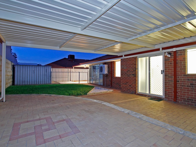 4 Areca Close, Munster WA 6166