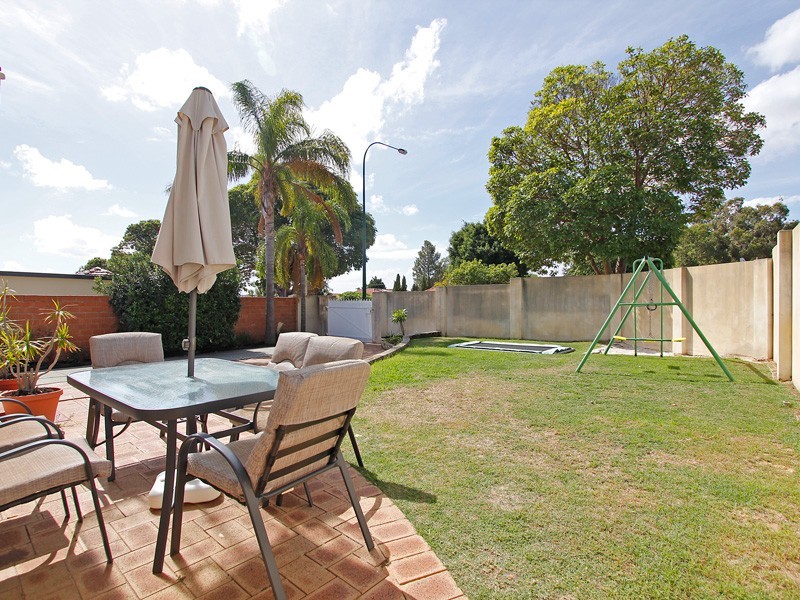 69 Reynolds Rd, Mount Pleasant WA 6153
