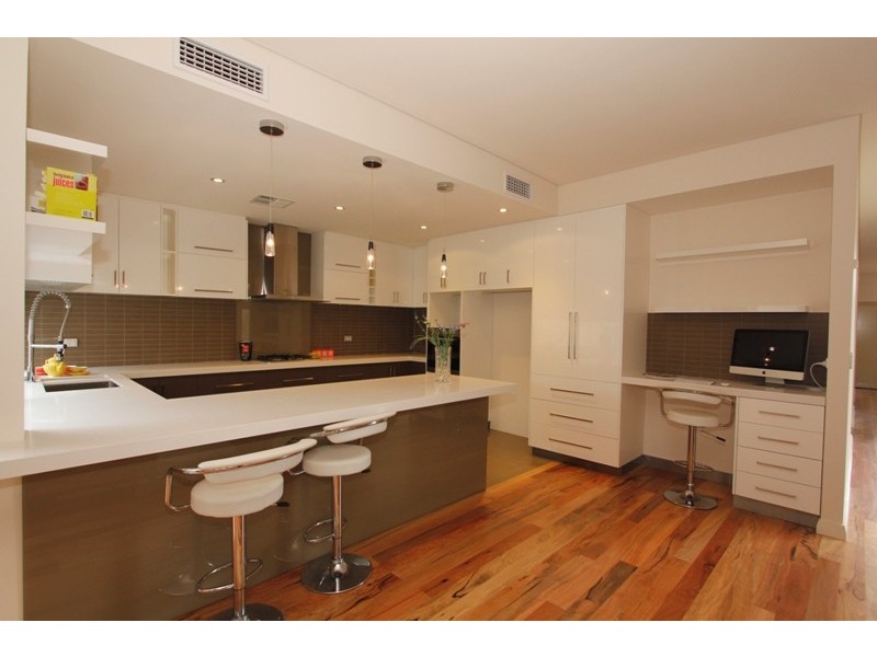 11d Sleat Rd, Mount Pleasant WA 6153