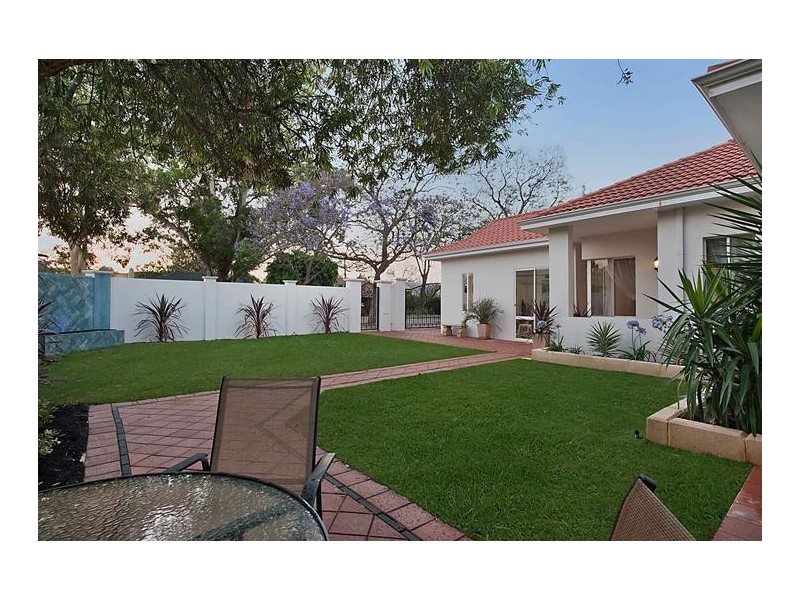 28 Simpson St, Applecross WA 6153