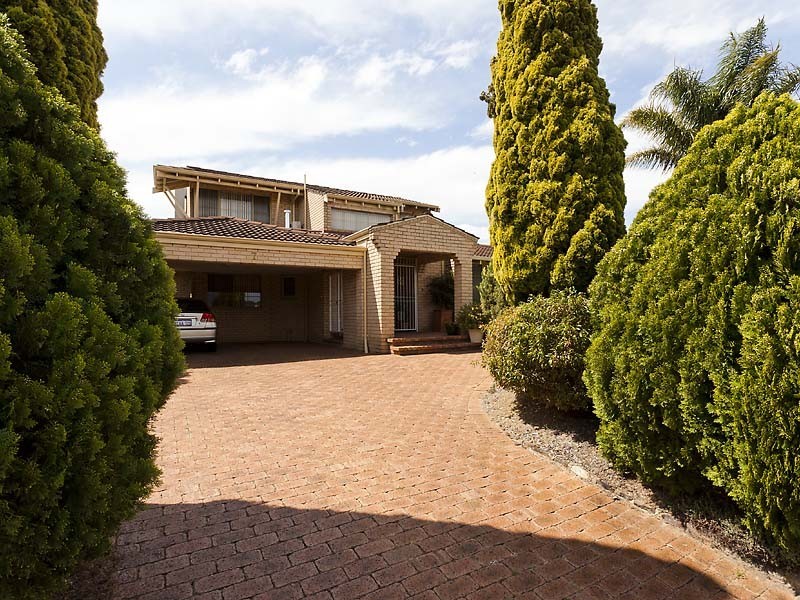 7 Jackson Ave, Winthrop WA 6150