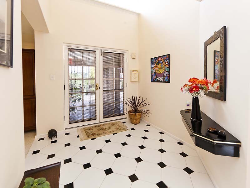 7 Jackson Ave, Winthrop WA 6150