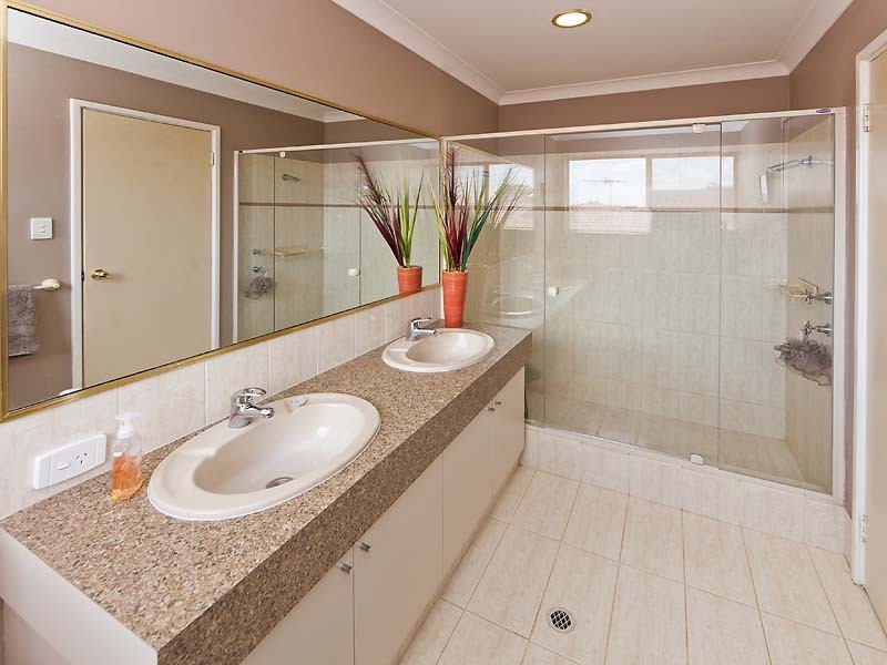 7 Jackson Ave, Winthrop WA 6150