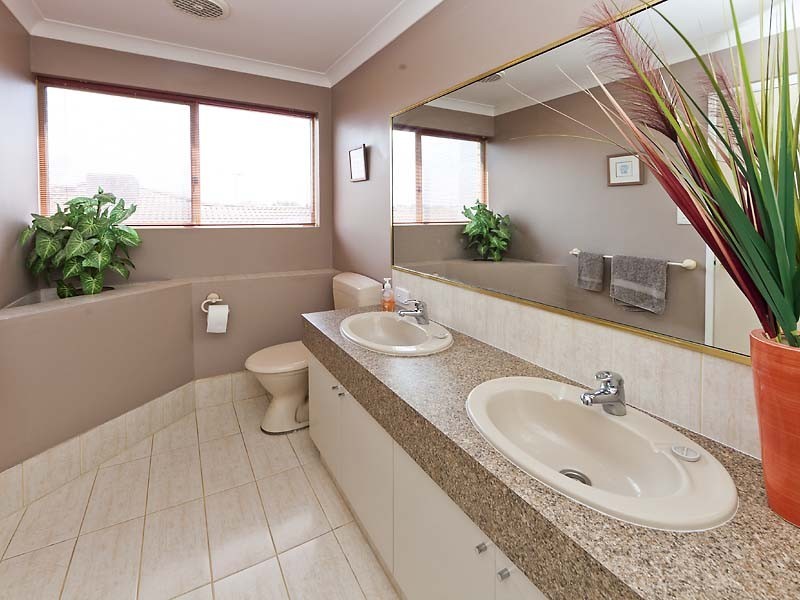 7 Jackson Ave, Winthrop WA 6150