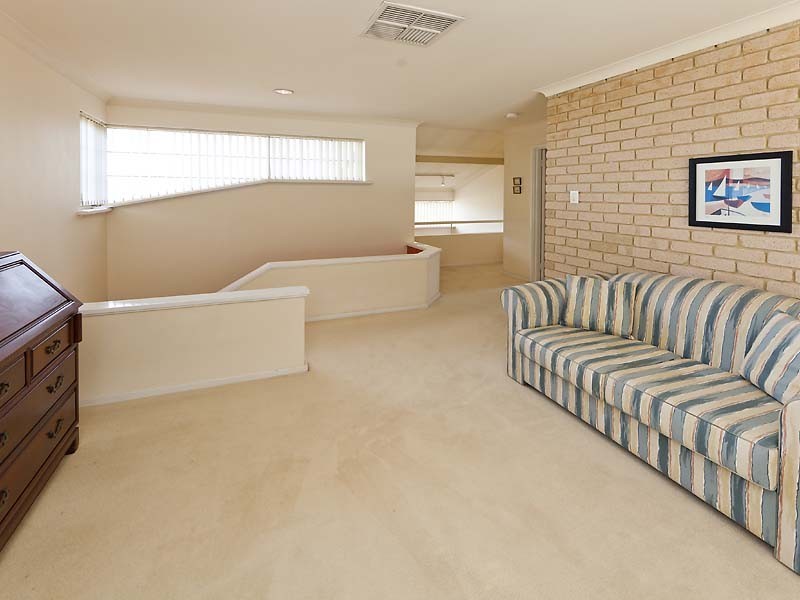 7 Jackson Ave, Winthrop WA 6150