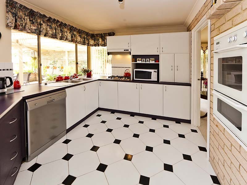 7 Jackson Ave, Winthrop WA 6150