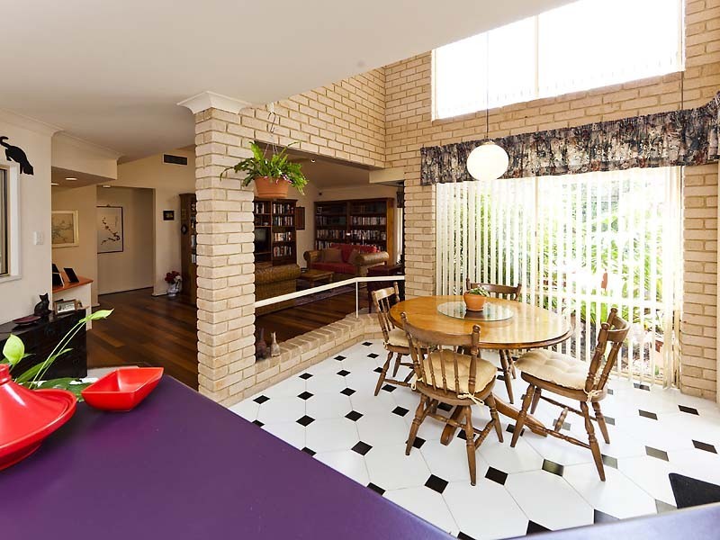 7 Jackson Ave, Winthrop WA 6150