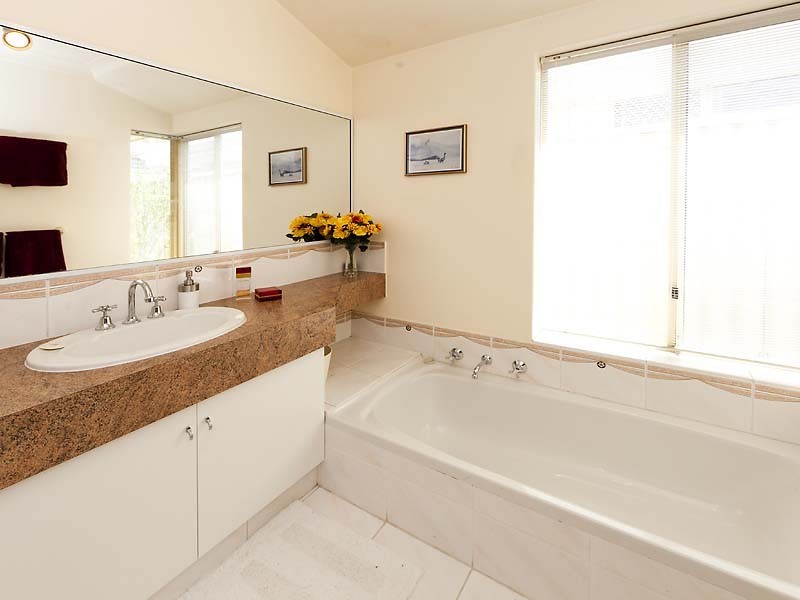 7 Jackson Ave, Winthrop WA 6150