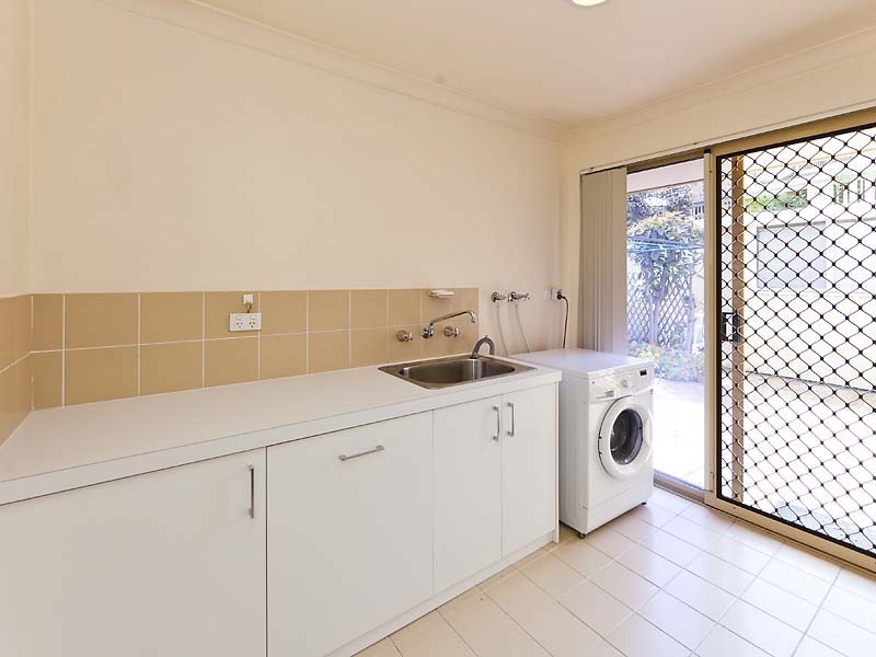 7 Jackson Ave, Winthrop WA 6150